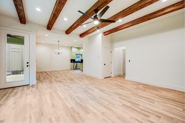 12 Wilson CIR, Wimberley, TX 78676