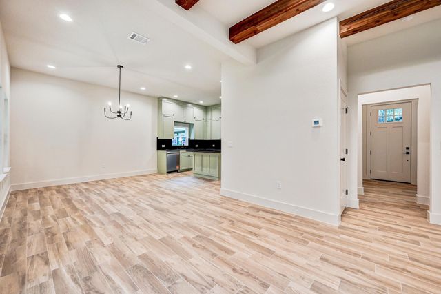 12 Wilson CIR, Wimberley, TX 78676