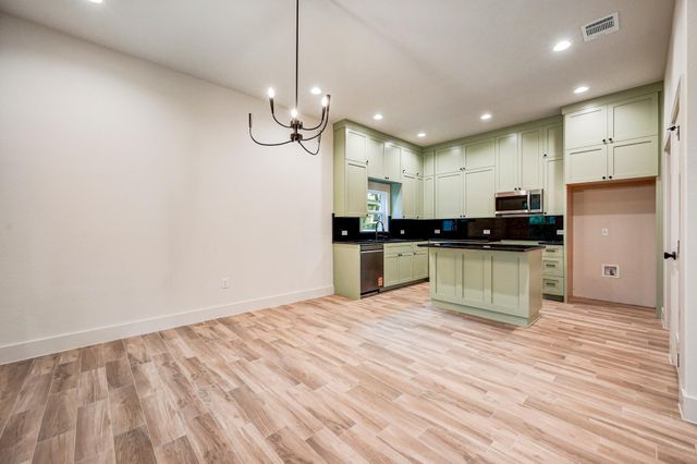 12 Wilson CIR, Wimberley, TX 78676