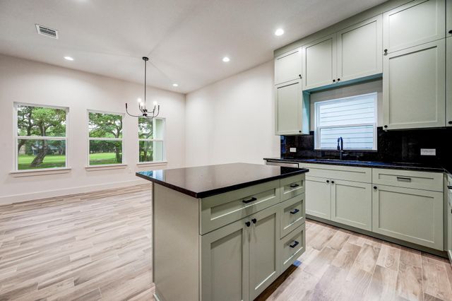 12 Wilson CIR, Wimberley, TX 78676