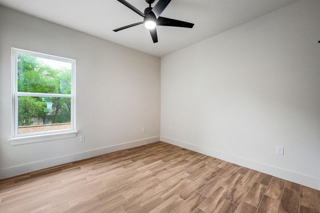 12 Wilson CIR, Wimberley, TX 78676