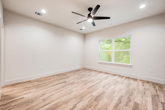 12 Wilson CIR, Wimberley, TX 78676