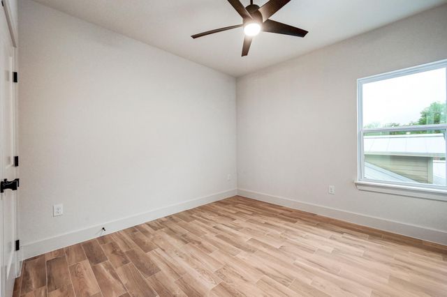 12 Wilson CIR, Wimberley, TX 78676