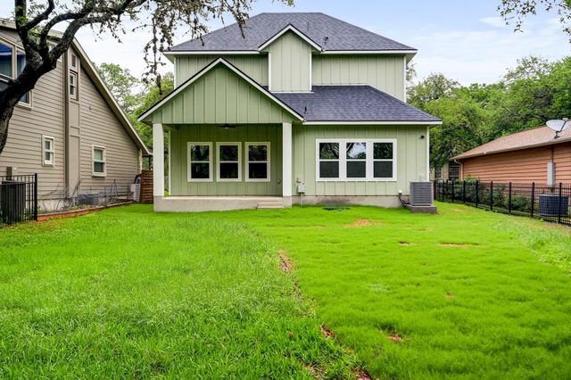 12 Wilson CIR, Wimberley, TX 78676