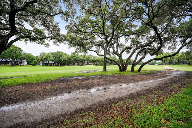 12 Wilson CIR, Wimberley, TX 78676