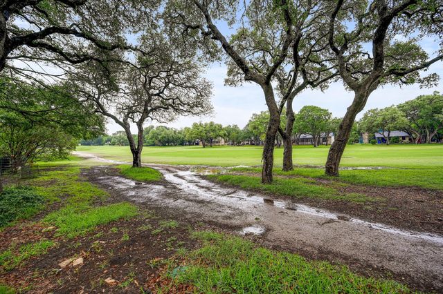 12 Wilson CIR, Wimberley, TX 78676
