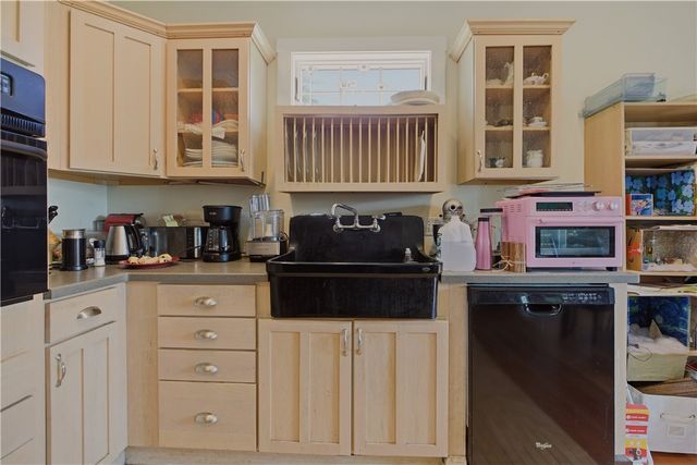 82 Van Zandt Avenue, Newport, RI 02840