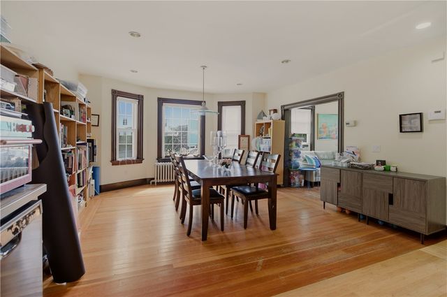 82 Van Zandt Avenue, Newport, RI 02840