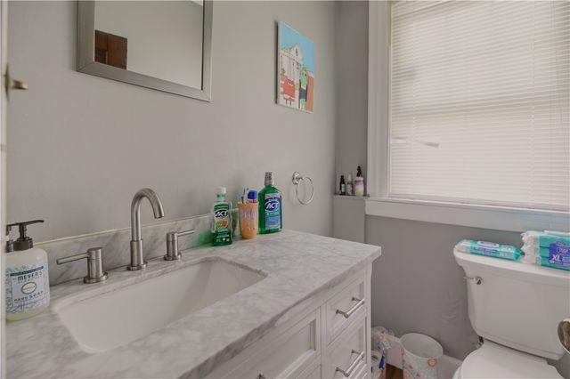 82 Van Zandt Avenue, Newport, RI 02840