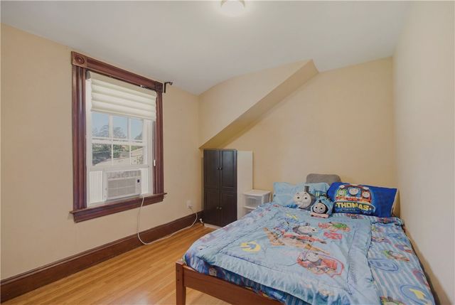 82 Van Zandt Avenue, Newport, RI 02840