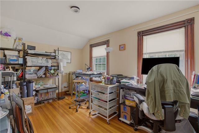 82 Van Zandt Avenue, Newport, RI 02840