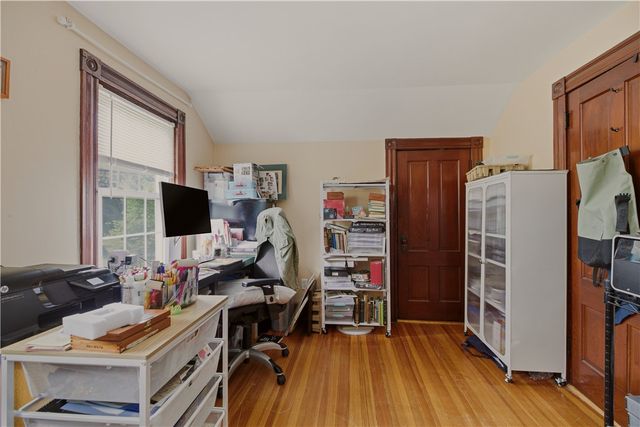 82 Van Zandt Avenue, Newport, RI 02840