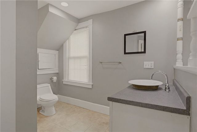 82 Van Zandt Avenue, Newport, RI 02840