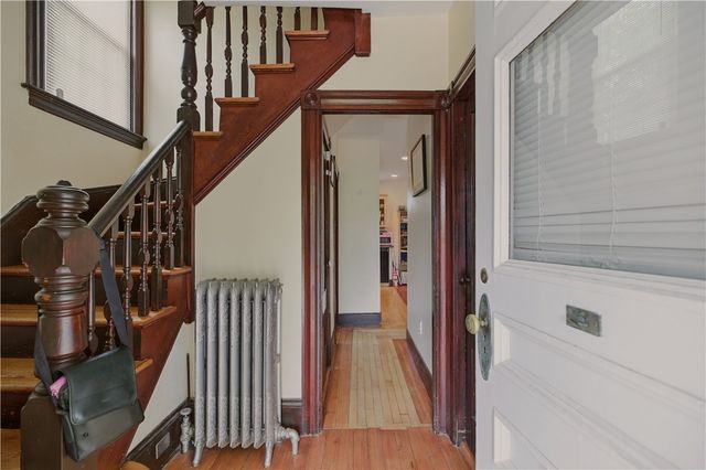 82 Van Zandt Avenue, Newport, RI 02840
