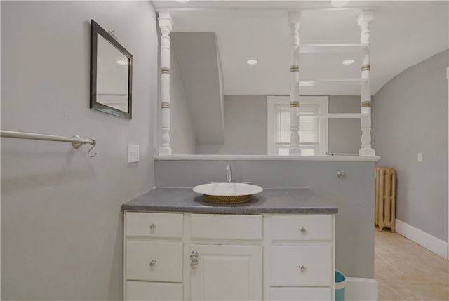 82 Van Zandt Avenue, Newport, RI 02840