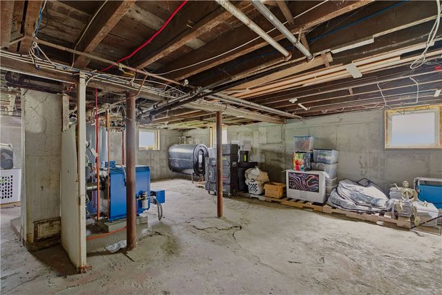 82 Van Zandt Avenue, Newport, RI 02840