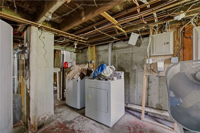 82 Van Zandt Avenue, Newport, RI 02840