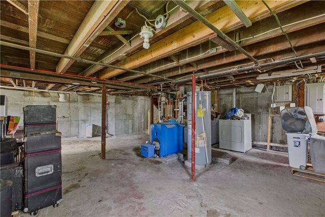 82 Van Zandt Avenue, Newport, RI 02840