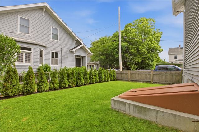 82 Van Zandt Avenue, Newport, RI 02840