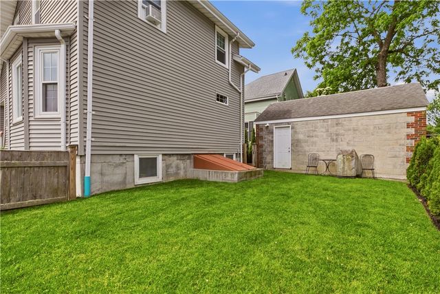 82 Van Zandt Avenue, Newport, RI 02840