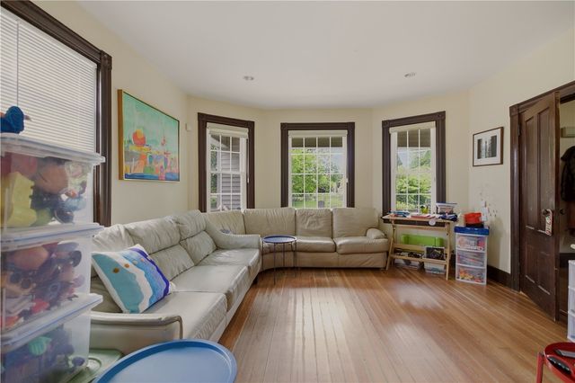 82 Van Zandt Avenue, Newport, RI 02840