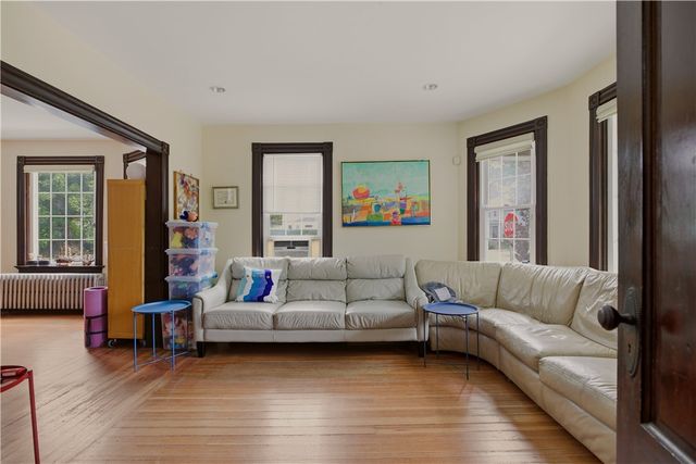 82 Van Zandt Avenue, Newport, RI 02840