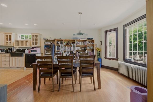82 Van Zandt Avenue, Newport, RI 02840