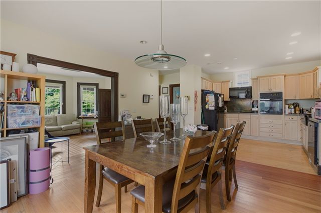 82 Van Zandt Avenue, Newport, RI 02840
