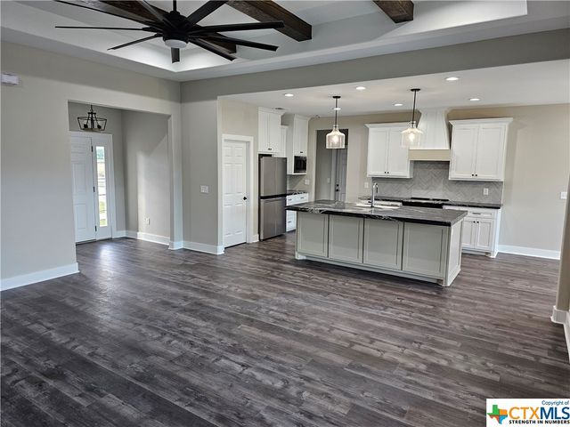 221 Enchanted Oaks, Inez, TX 77968