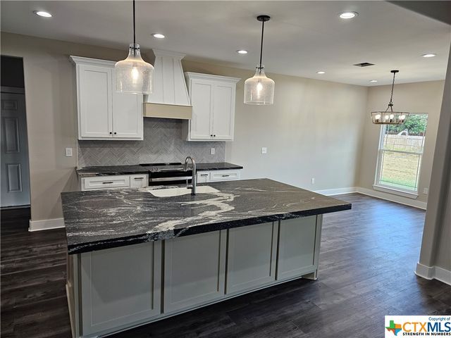 221 Enchanted Oaks, Inez, TX 77968
