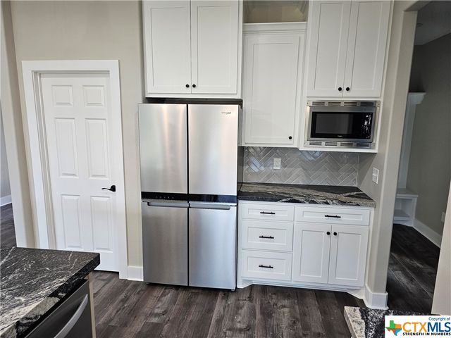 221 Enchanted Oaks, Inez, TX 77968