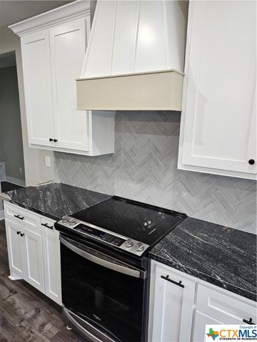 221 Enchanted Oaks, Inez, TX 77968