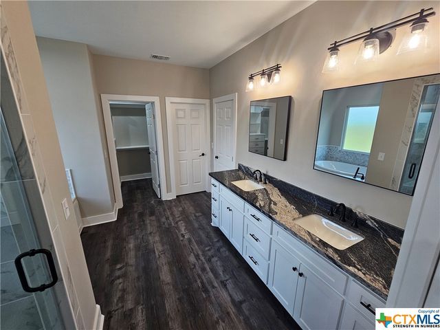 221 Enchanted Oaks, Inez, TX 77968
