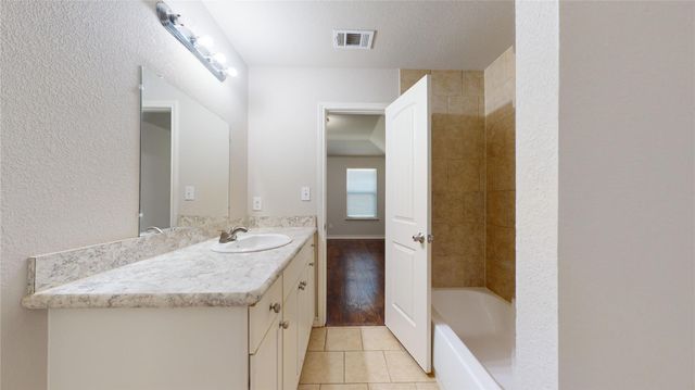 2104 Daniel Street, Fort Worth, TX 76104