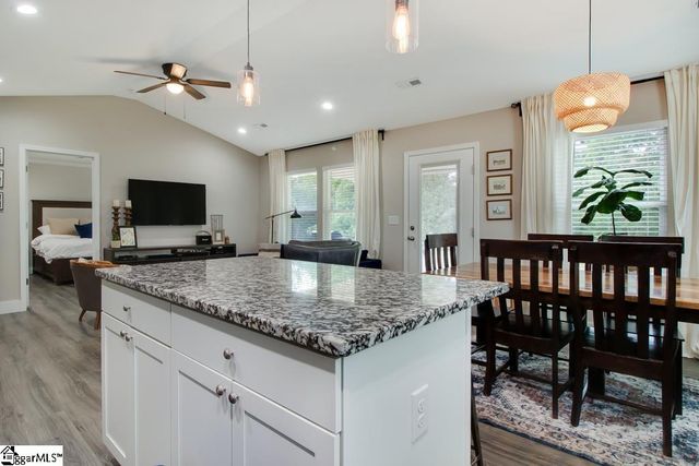 790 N Trade Ave Extension, Landrum, SC 29356