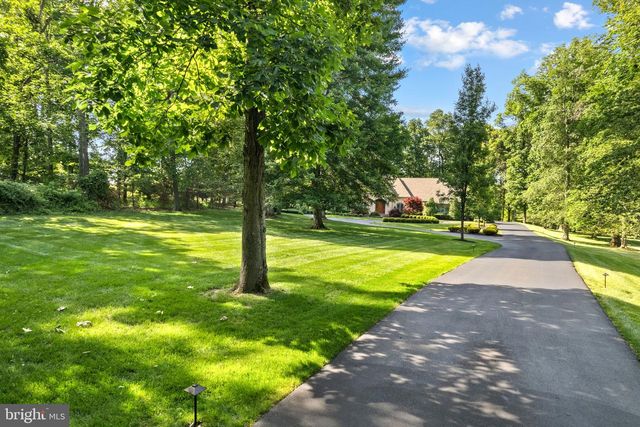 1990 WOODSIDE RD, Yardley, PA 19067