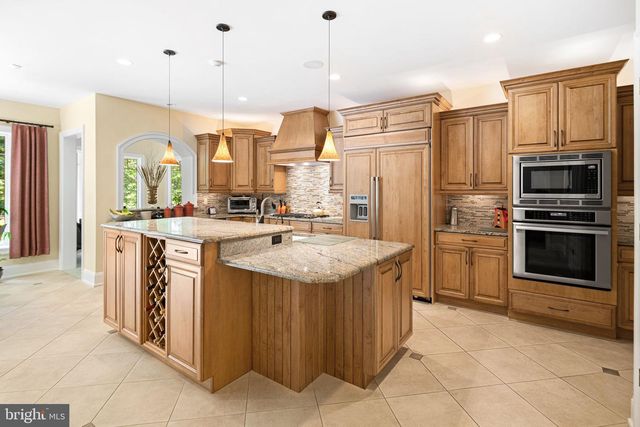 1990 WOODSIDE RD, Yardley, PA 19067