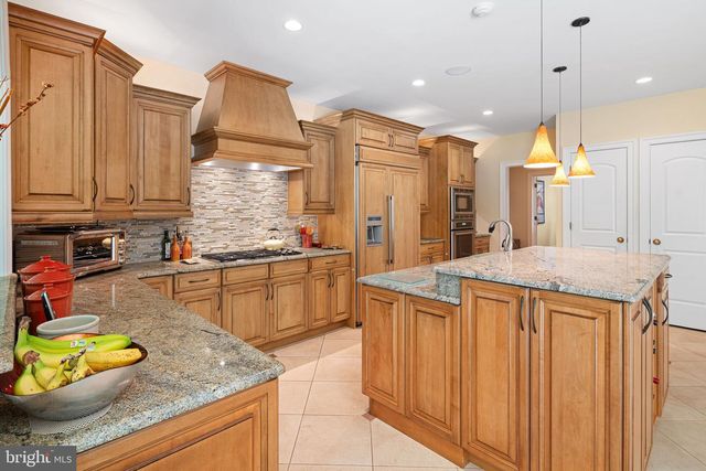 1990 WOODSIDE RD, Yardley, PA 19067