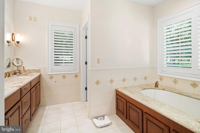1990 WOODSIDE RD, Yardley, PA 19067