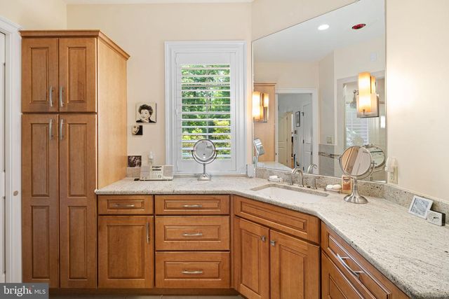 1990 WOODSIDE RD, Yardley, PA 19067