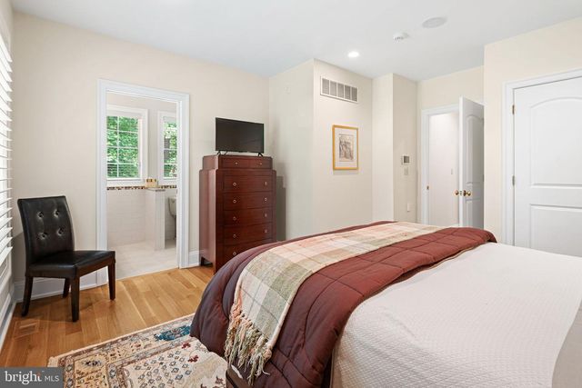 1990 WOODSIDE RD, Yardley, PA 19067
