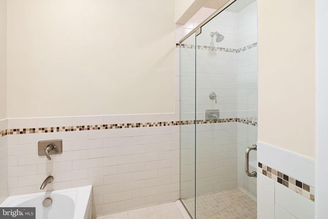 1990 WOODSIDE RD, Yardley, PA 19067