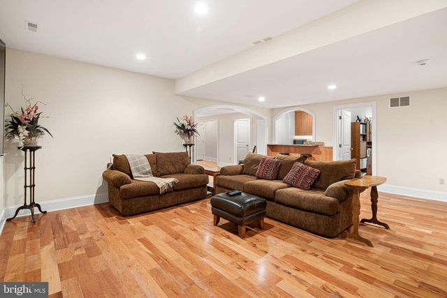1990 WOODSIDE RD, Yardley, PA 19067
