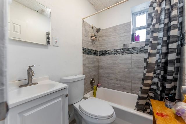 3651 S Wood Street, Chicago, IL 60609