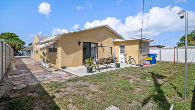 625 W 2ND Street, Riviera Beach, FL 33404