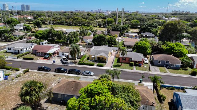 625 W 2ND Street, Riviera Beach, FL 33404