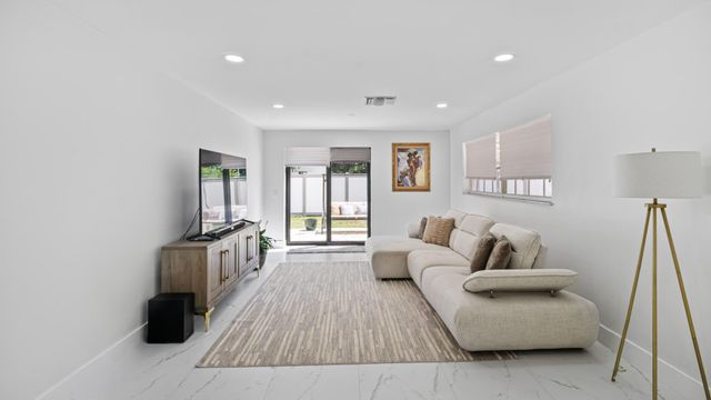 625 W 2ND Street, Riviera Beach, FL 33404