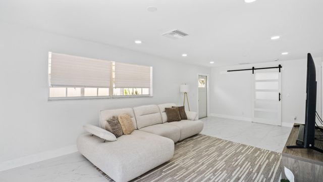 625 W 2ND Street, Riviera Beach, FL 33404