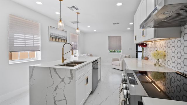 625 W 2ND Street, Riviera Beach, FL 33404
