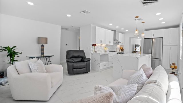 625 W 2ND Street, Riviera Beach, FL 33404